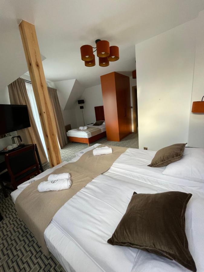 Kwarc Restauracja & Pokoje Hotelowe Susiec Eksteriør billede